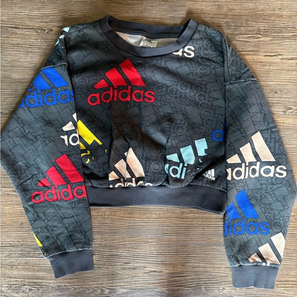 ADIDAS ESSENTIALS MULTI COLORED LOGO CROP SWEATSHIRT